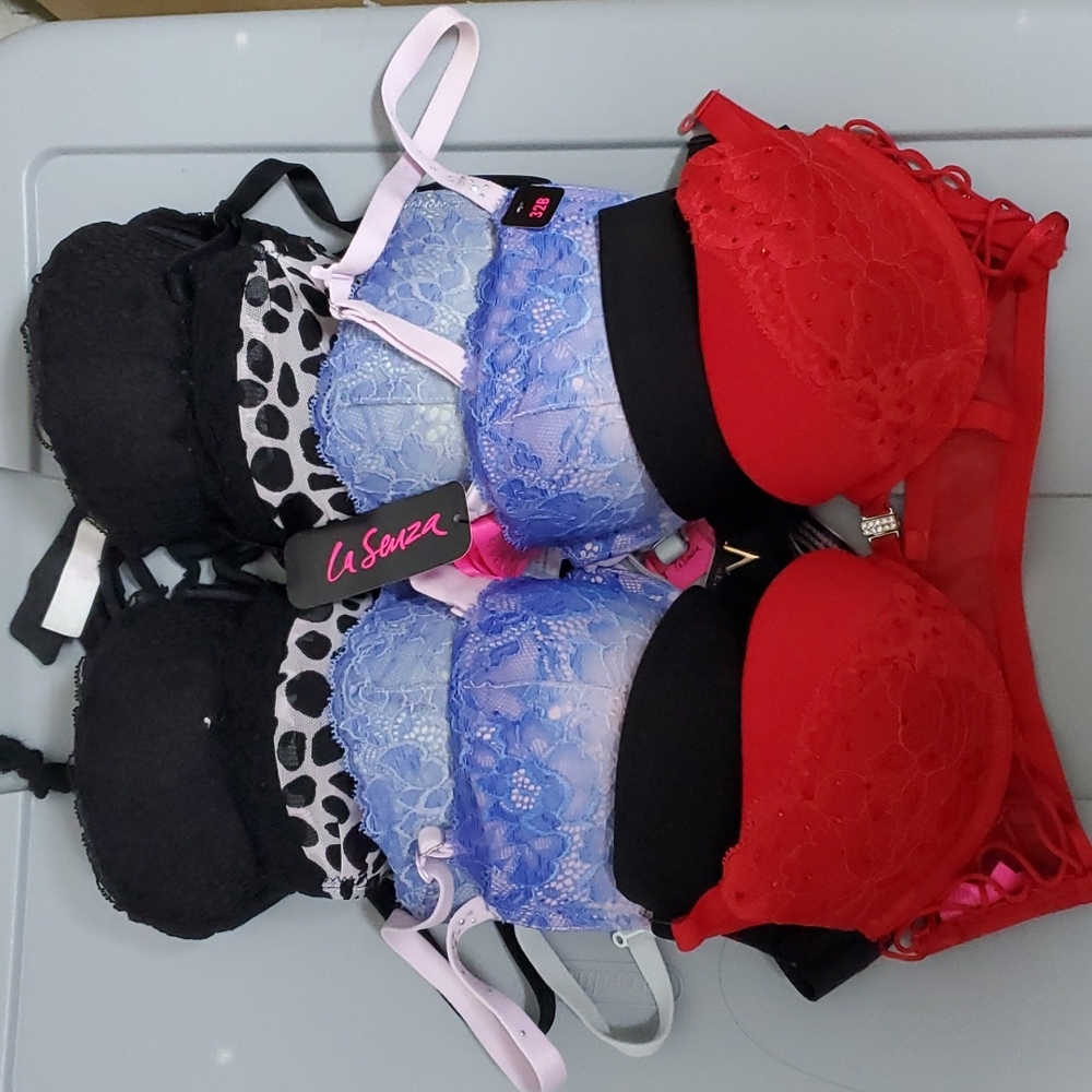 $1 bundle box (6 items) bras 32B